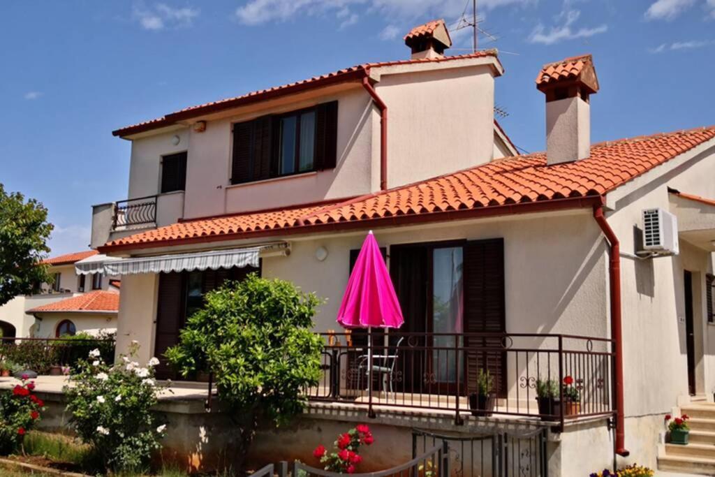Apartment Vesna For 2, Free Parking And Wi-Fi 普拉 外观 照片