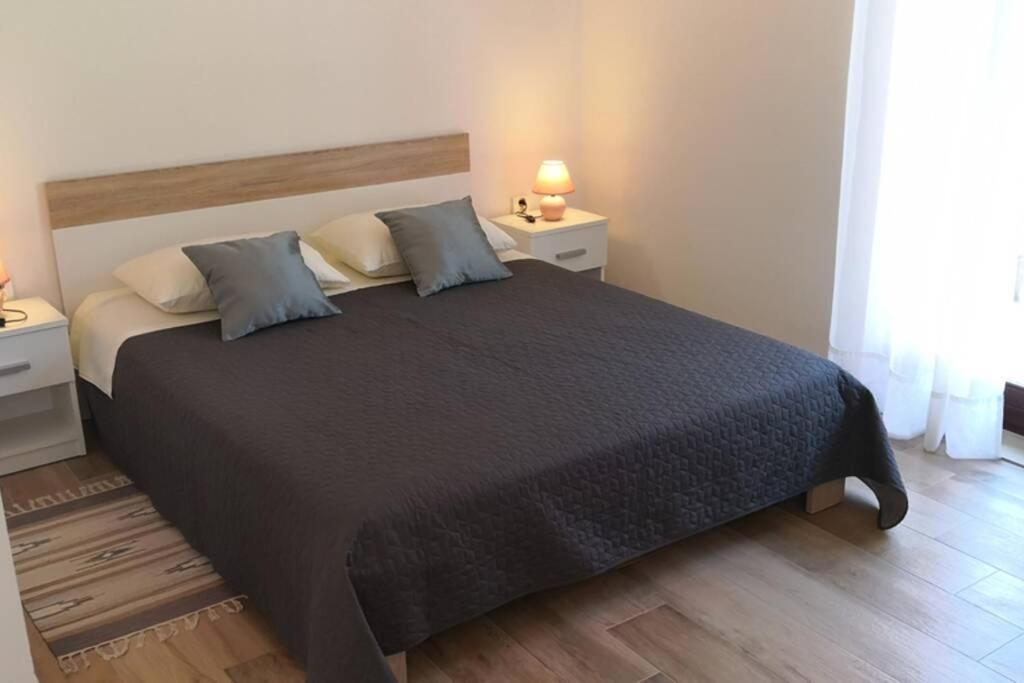 Apartment Vesna For 2, Free Parking And Wi-Fi 普拉 外观 照片