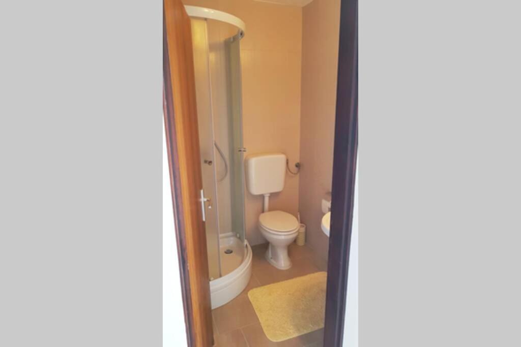 Apartment Vesna For 2, Free Parking And Wi-Fi 普拉 外观 照片