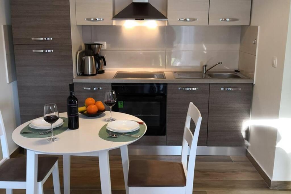 Apartment Vesna For 2, Free Parking And Wi-Fi 普拉 外观 照片