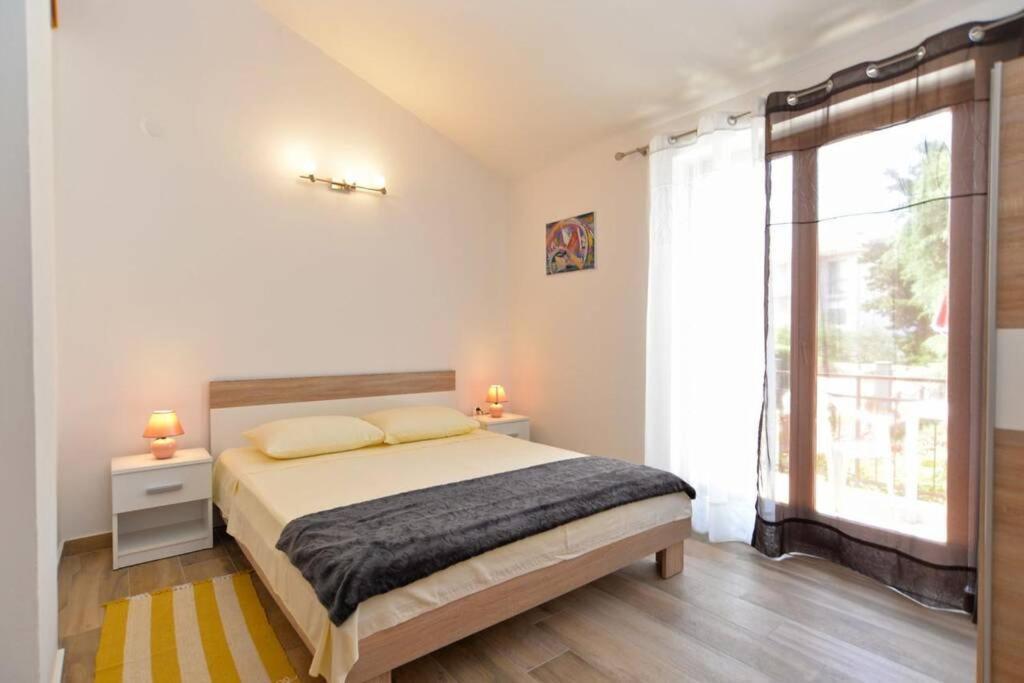 Apartment Vesna For 2, Free Parking And Wi-Fi 普拉 外观 照片