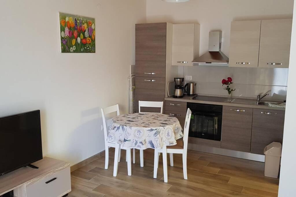 Apartment Vesna For 2, Free Parking And Wi-Fi 普拉 外观 照片