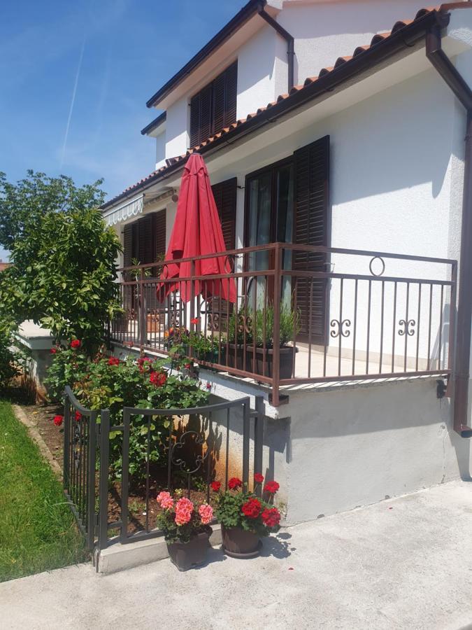 Apartment Vesna For 2, Free Parking And Wi-Fi 普拉 外观 照片